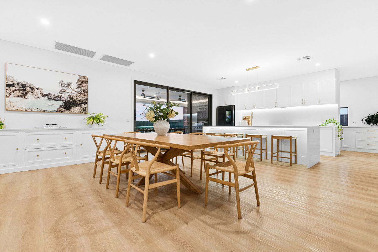 The dining area beside the kitchen