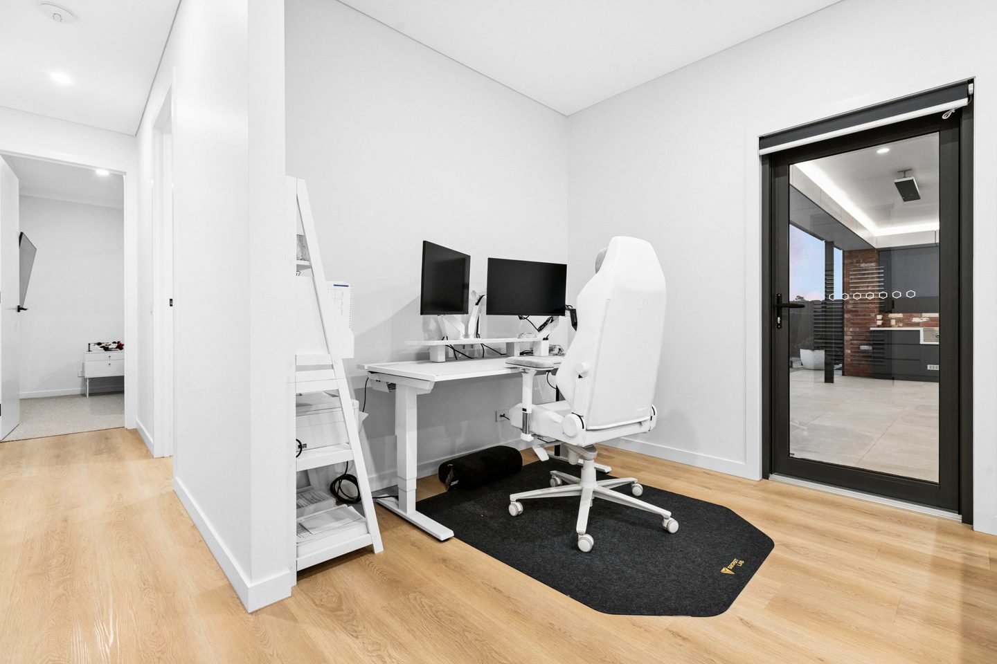 The integrated study nook